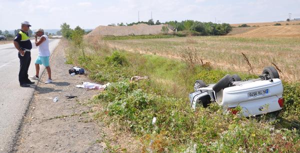 Otomobil karşı şeride geçip ters döndü: 5 yaralı
