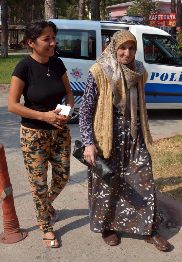 Yaşlı kadını darp edip soymak istedi