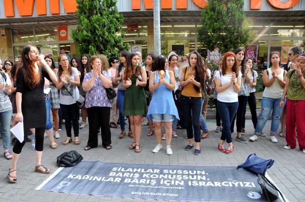 Barış için kadın girişimi üyeleri: 'Arınç susacak, kadınlar konuşacak'