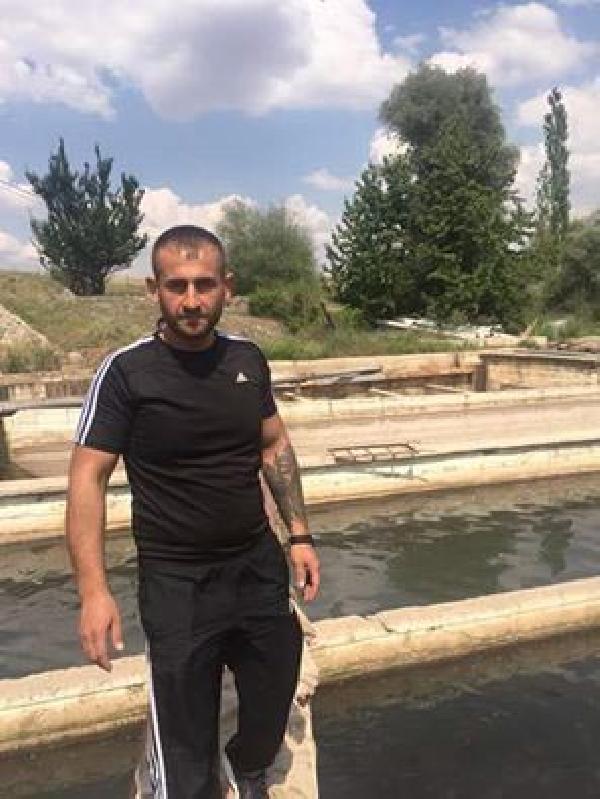 Serinlemek için girdiği suda boğuldu