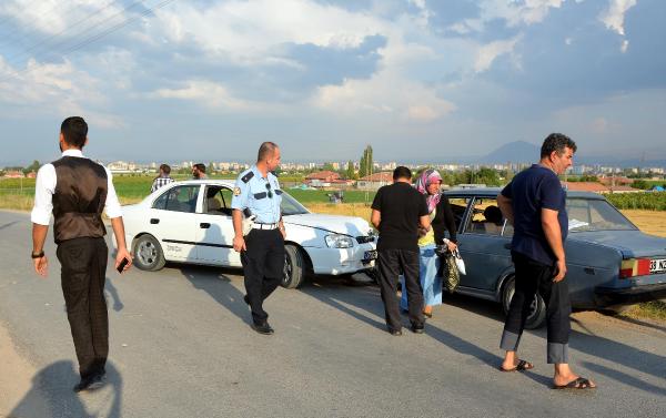 Kayseri’de iki otomobil kafa kafaya çarpıştı: 8 yaralı