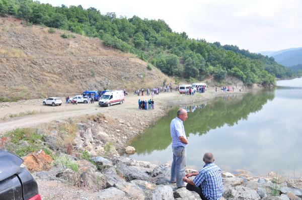 Serinlemek için gölette giren kuaför boğuldu