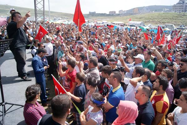 İsmail Türüt, Erciyes Türk Kurultayı’nda türkü okudu