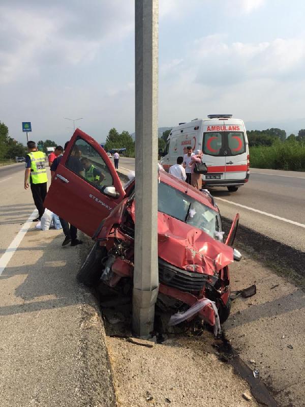 Gelinliğiyle ambulans bekledi