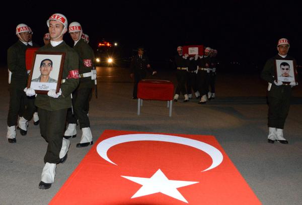 PKK, 2 ton bomba yüklü traktörle karakola saldırdı: 2 şehit, 31 yaralı (7)