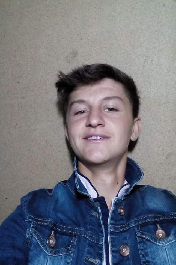 Devrilen traktörün altında kalan genç öldü