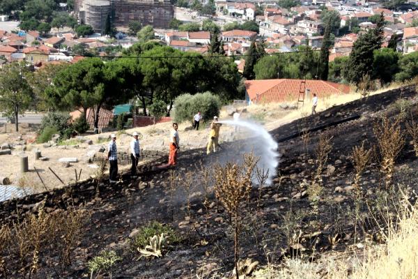 Bergama Antik Kenti'nde yangın
