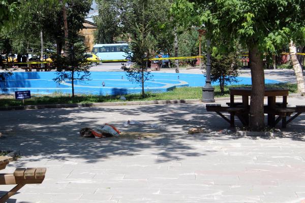 Parktaki şüpheli poşetten çim tohumu çıktı
