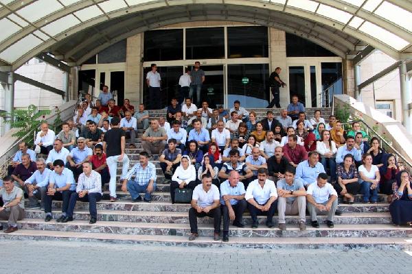 HDP'liler YPG'lilerin cenazeleri için Şırnak valiliği önünde oturma eylemi başlattı