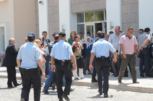 Ermenek maden faciasında kurtarılan çavuş: Kaza eski ocağa çok yaklaşıldığından meydana geldi(2)