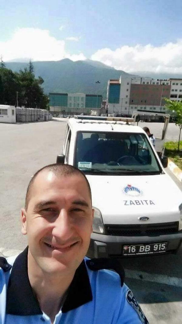 Seyyar satıcı bıçakla dehşet saçtı: 1'i ağır 7 zabıta yaralı (2)