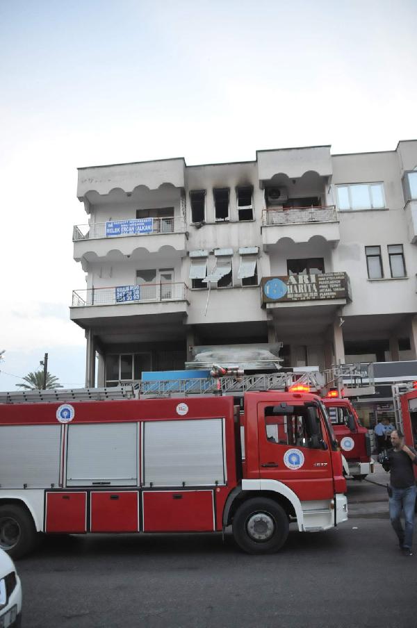 Oda başkanının annesini yangında komşuları kurtardı
