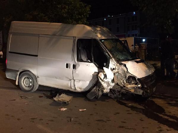 Alkollü sürücü kaldırıma çıktı: 7 yaralı