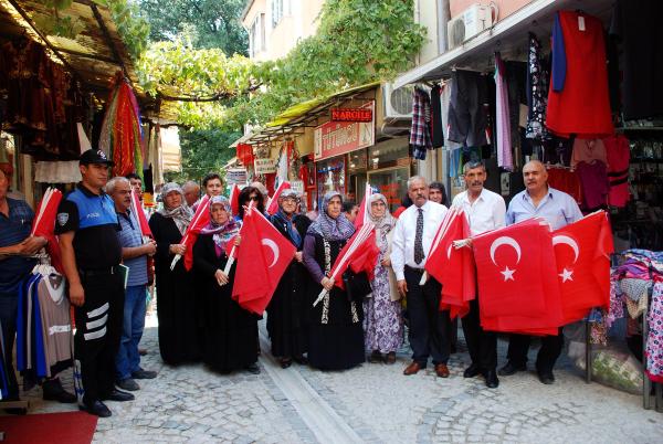 Kırıkkale'de şehit ailelerinden bayrak asma kampanyası