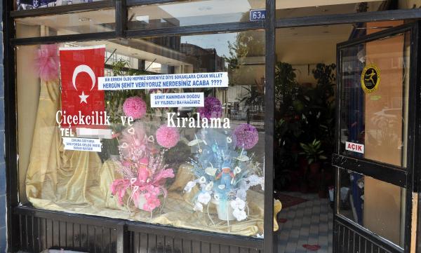 Kayseri'de teröre, bayraklı, yazılı protesto