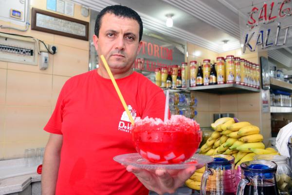 Adana'da sıcakta bici bici ile serinliyorlar