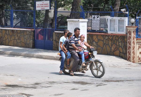 İslahiye'de motosikletlerde tehlikeli yolculuk