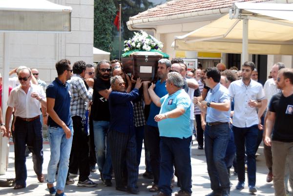 Akıncı gözyaşlarıyla uğurlandı