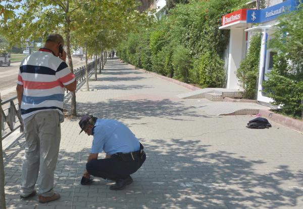 ATM yanında unutulan çanta bomba paniğine neden oldu