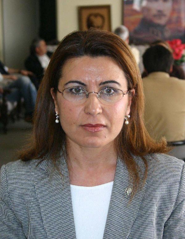Başbakan Davutoğlu'na IŞİD'in canlı bombalarını sordu