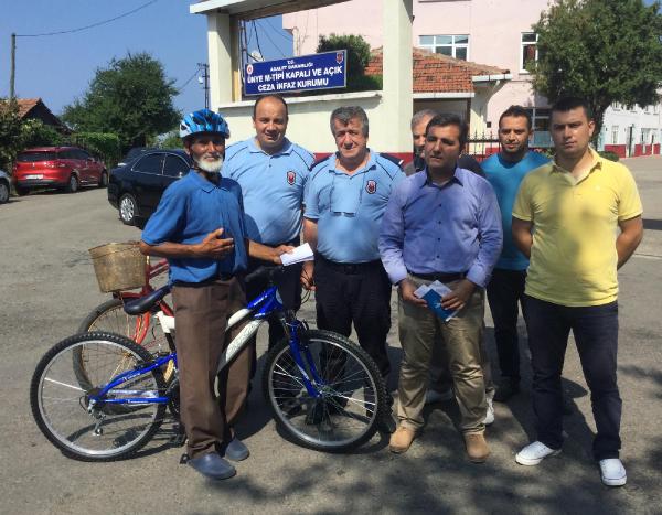 İzmir'den Ünye'ye asker torununu ziyarete bisikletle geldi (2)