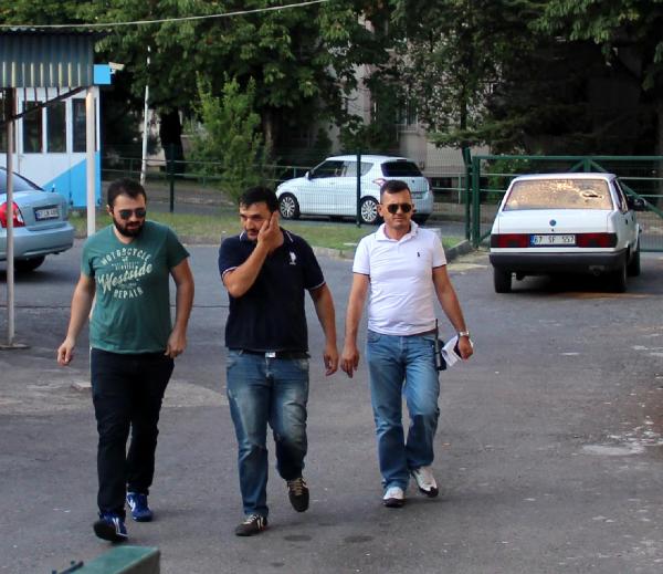 Trafikte karşılaşan eski husumetli iki kişi kavga etti