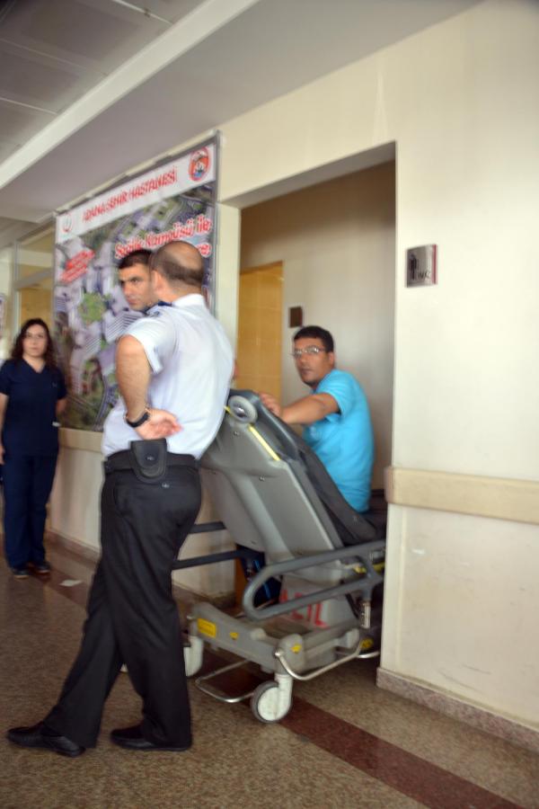 Tuvaletteki cenin Suriyeli annenin çıktı