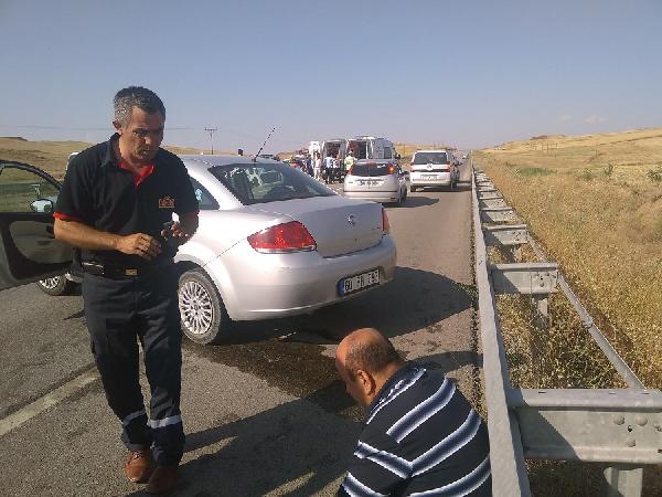 Otomobille hafif ticari araç çarpıştı; 1 bebek öldü, 9 yaralı