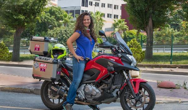 Kadına karşı şiddete dikkat çekmek için motosikletiyle 10 ülkeyi dolaştı