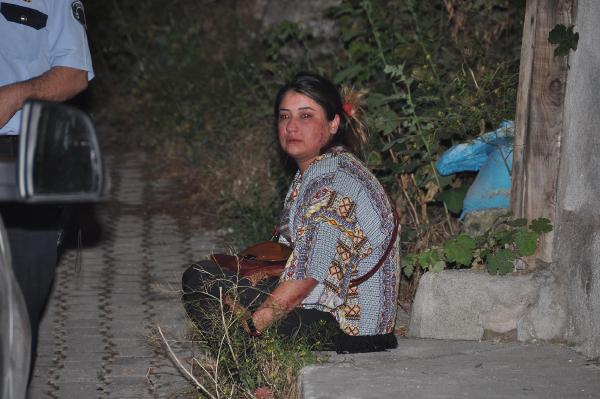 Bıçakladığı eşinin ardından gözyaşı döktü