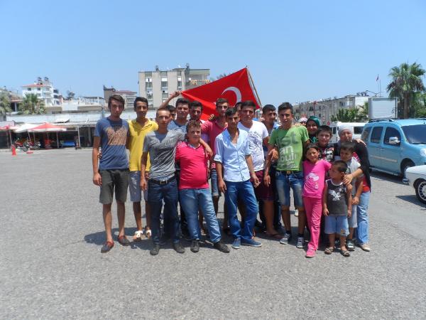 Anamur'da kınalı kuzular birliklerine uğurlandı