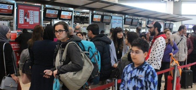 Gurbetçiler havalimanına akın etti