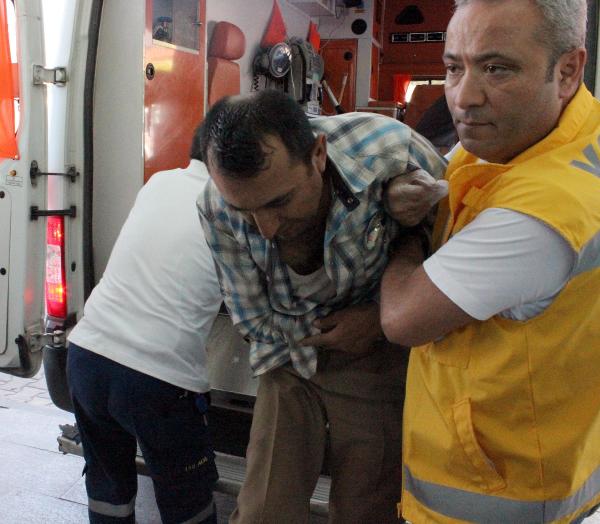 İşçi taşıyan otobüs şarampole yuvarlandı: 11 yaralı