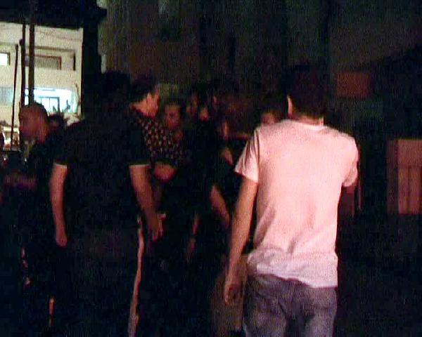 Korkudan vatandaşı rehin aldı