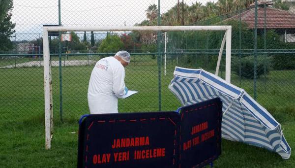 Üzerine kale direği devrilen genç yaşamını yitirdi