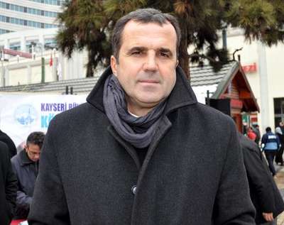 Sokak hayvanları için vatandaşlara 1.5 ton yem dağıtıldı