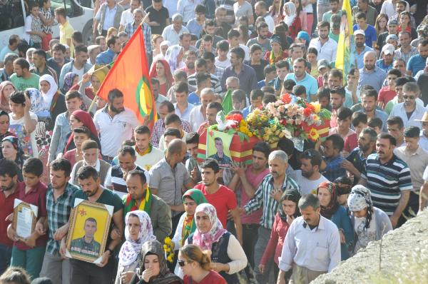 YPG'li Turan'ın cenazesi Hakkari'de toprağa verildi.