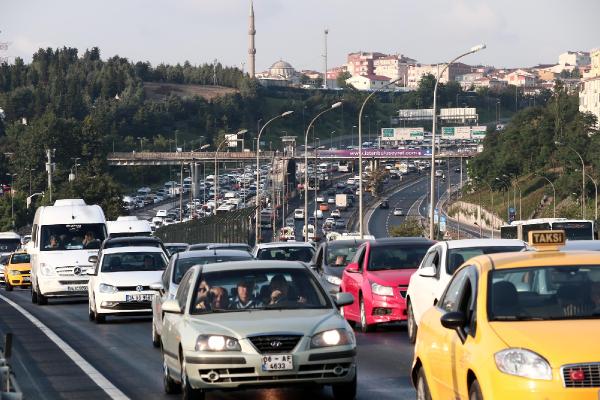 Önce köprüden sarktı sonra denize düştü