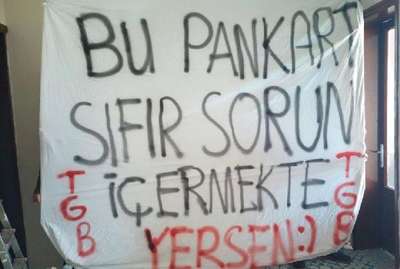 Başbakan Davutoğlu'nu protesto pankartına 4 gözaltı (2)
