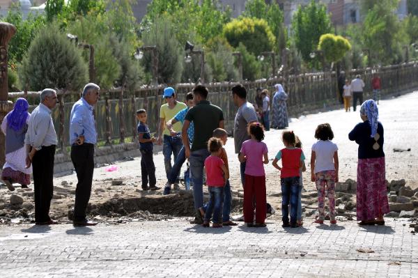 Cizre'de minibüs geçerken bomba patladı: 1 kişi öldü