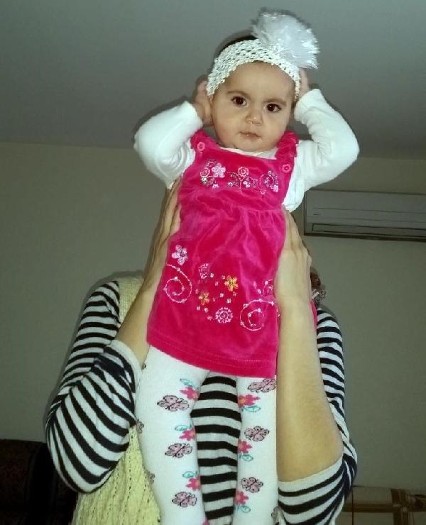 Azra bebek 3 aydır solunum cihazına bağlı