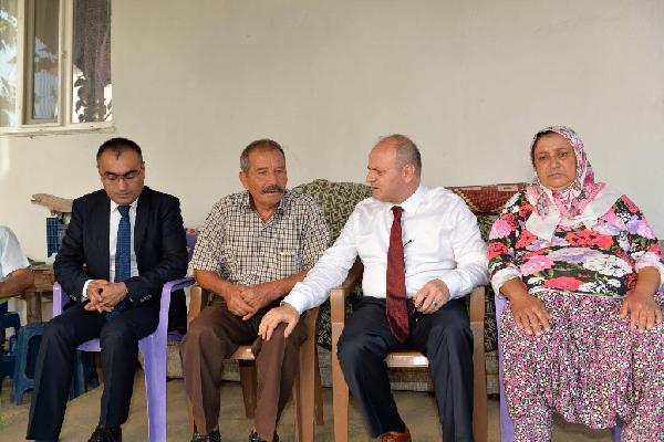 Vali Çakacak, PKK'lıların kaçırdığı polisin ailesini ziyaret etti