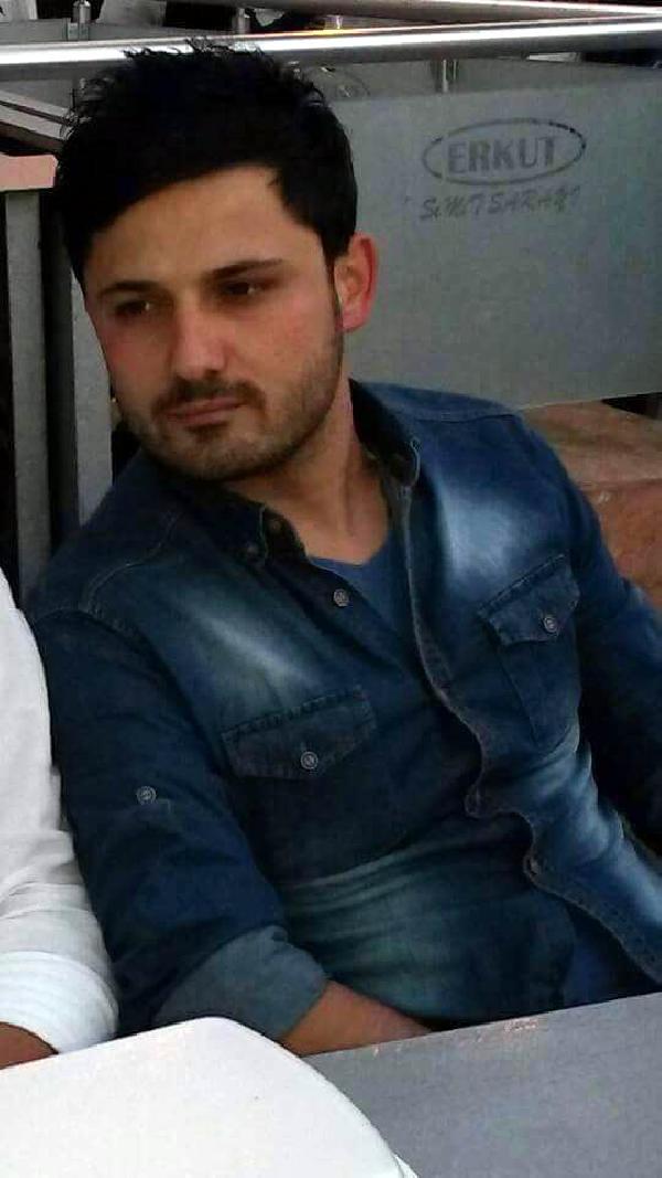 Motosikletle ağaca çarpan yüzme antrenörü öldü