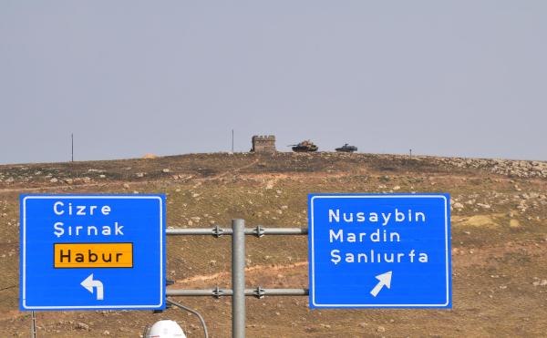 Suriye sınırında tanklar konuşlandırıldı