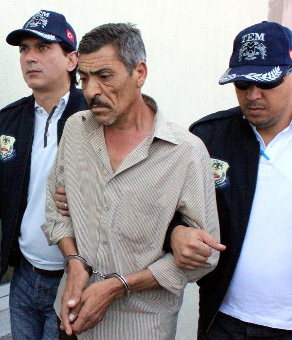Suriyeli 2 kardeşte 3 el bombası ve 3 tabanca (2)