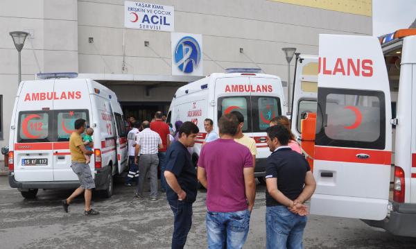 Burdur'da midibüs devrildi: 2 ölü, 11 yaralı (3)