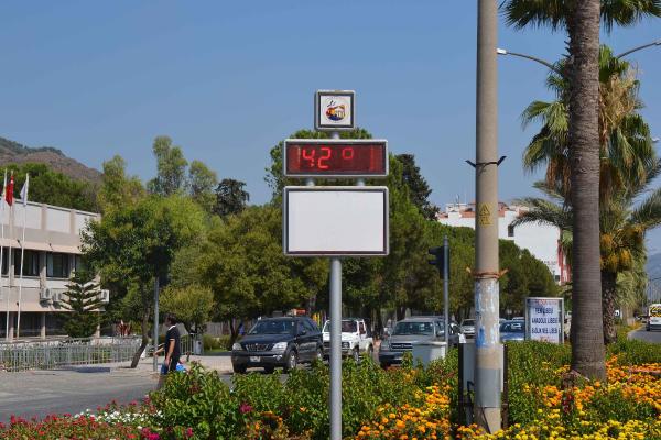 Sıcaktan bunalan tatilciler Yuvarlakçay'a koştu