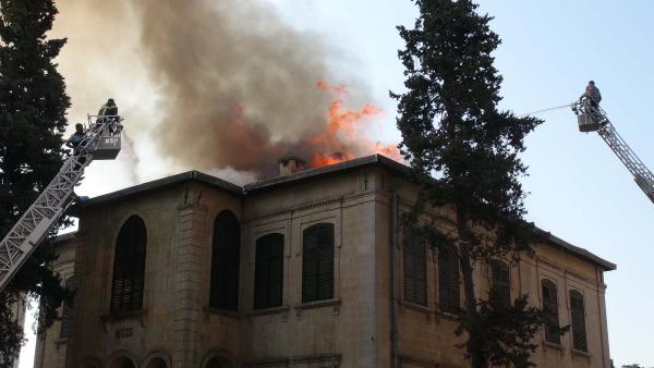 Kilis’te tarihi konakta korkutan yangın