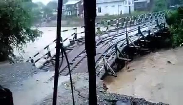 Tayland Kralı’ndan Arakan’daki sel mağdurlarına yardım