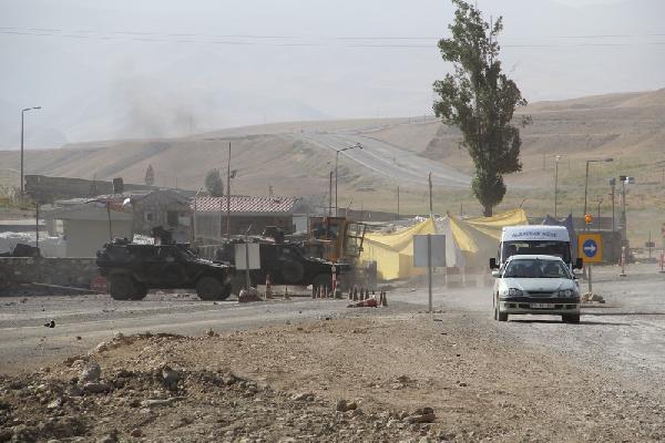 Başkale'de PKK'dan karakola bombalı araçla intihar saldırısı